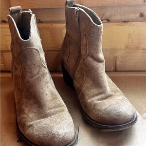 Billabong Suede Tan Ankle Booties